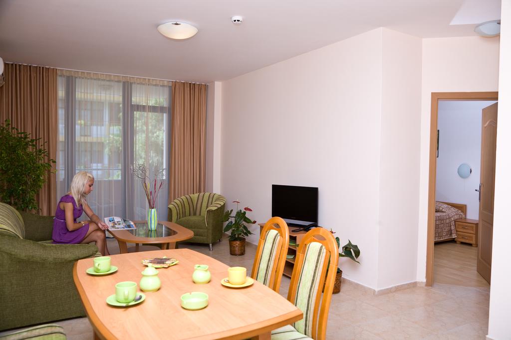 TRAKIA_PLAZZA_APARTMENTS_HOTEL_SUNNY_BEACH_BULGARIA_AIR_TOUR_TRAVEL 